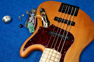Fender American Deluxe Jazz Bass – POT交換