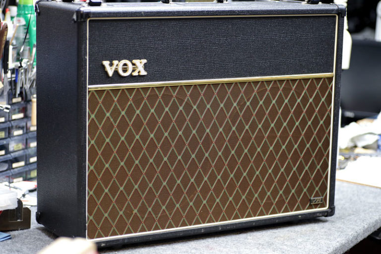 VOX AC30VR ギターアンプ　ハイブリッド種類真空管アンプ